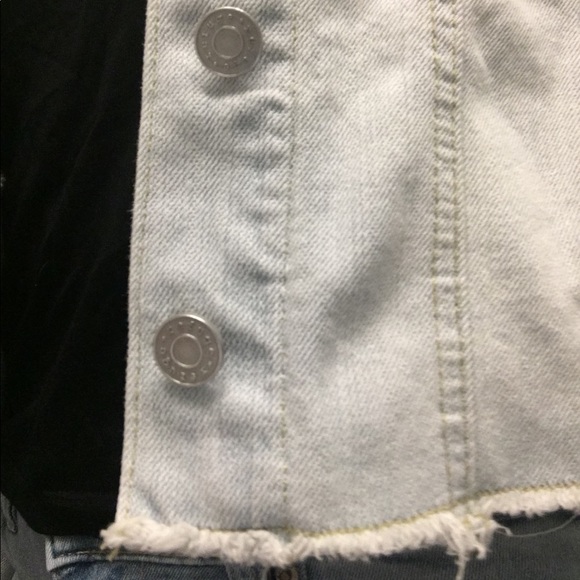 Cropped lightwash denim Jacket - Picture 4 of 6